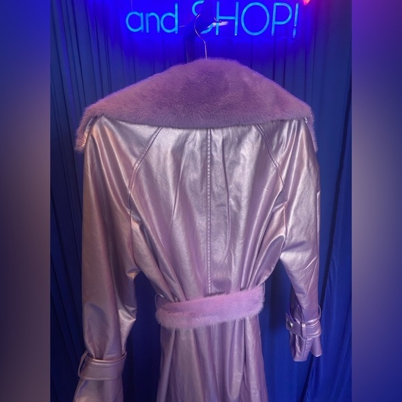 💜 Lilac Detachable Faux Fur& Belt, Faux Leather Metallic Maxi Trench Coat 💜 NWT - Picture 10 of 14